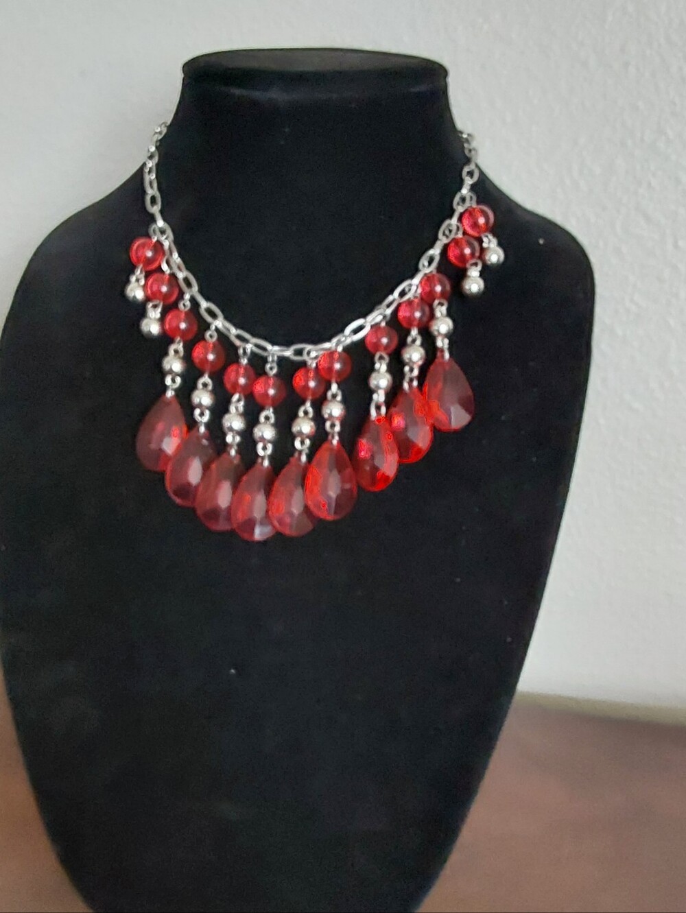 Paparazzi BEAUTY SCHOOL DROP OUT RED NECKLACE AND EARRINGS SET